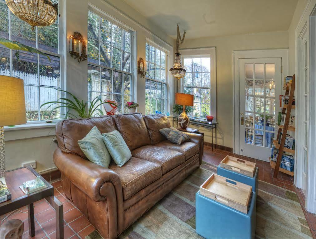 Bluefield Inn, A Select Registry Propery 외부 사진